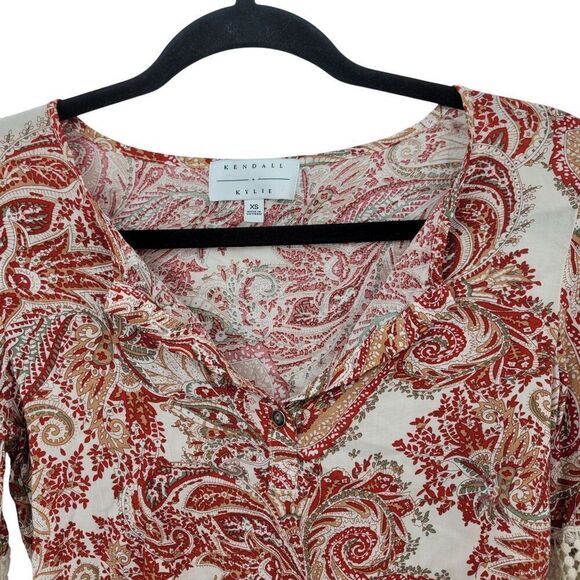 Kendall‎ + Kylie Boho Cropped Paisley Print Top Bell Sleeves Lace Trim Sz XS Red - Picture 6 of 13